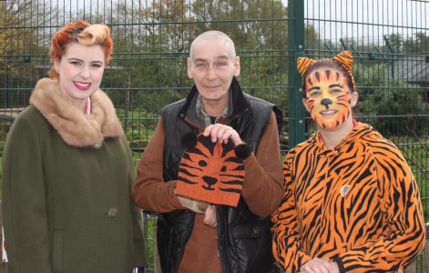 Main image for ZOO FAN IN TIGER CHARITY HEAD SHAVE! article