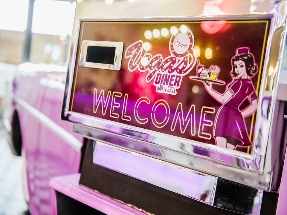 Main image for Viva Vegas Diner Throws Open the Doors! article